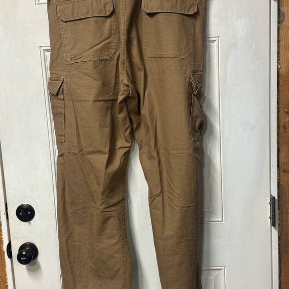 Men’s 38x32 cargo pants in tan. - Picture 3 of 4